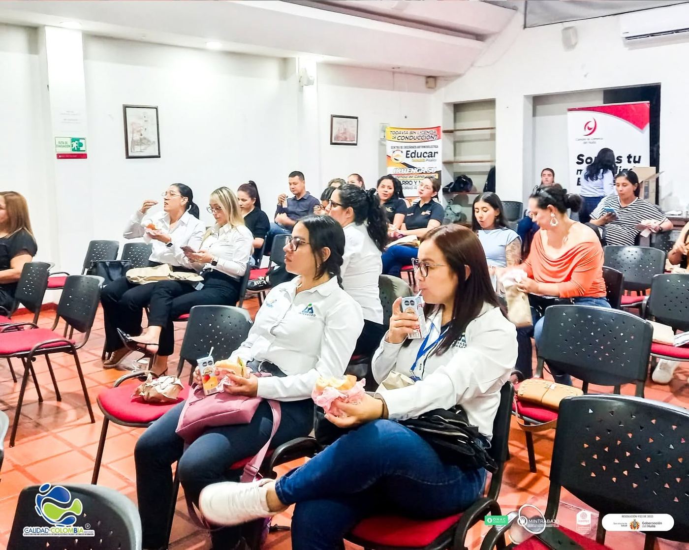 Capacitación empresarial en auditorio